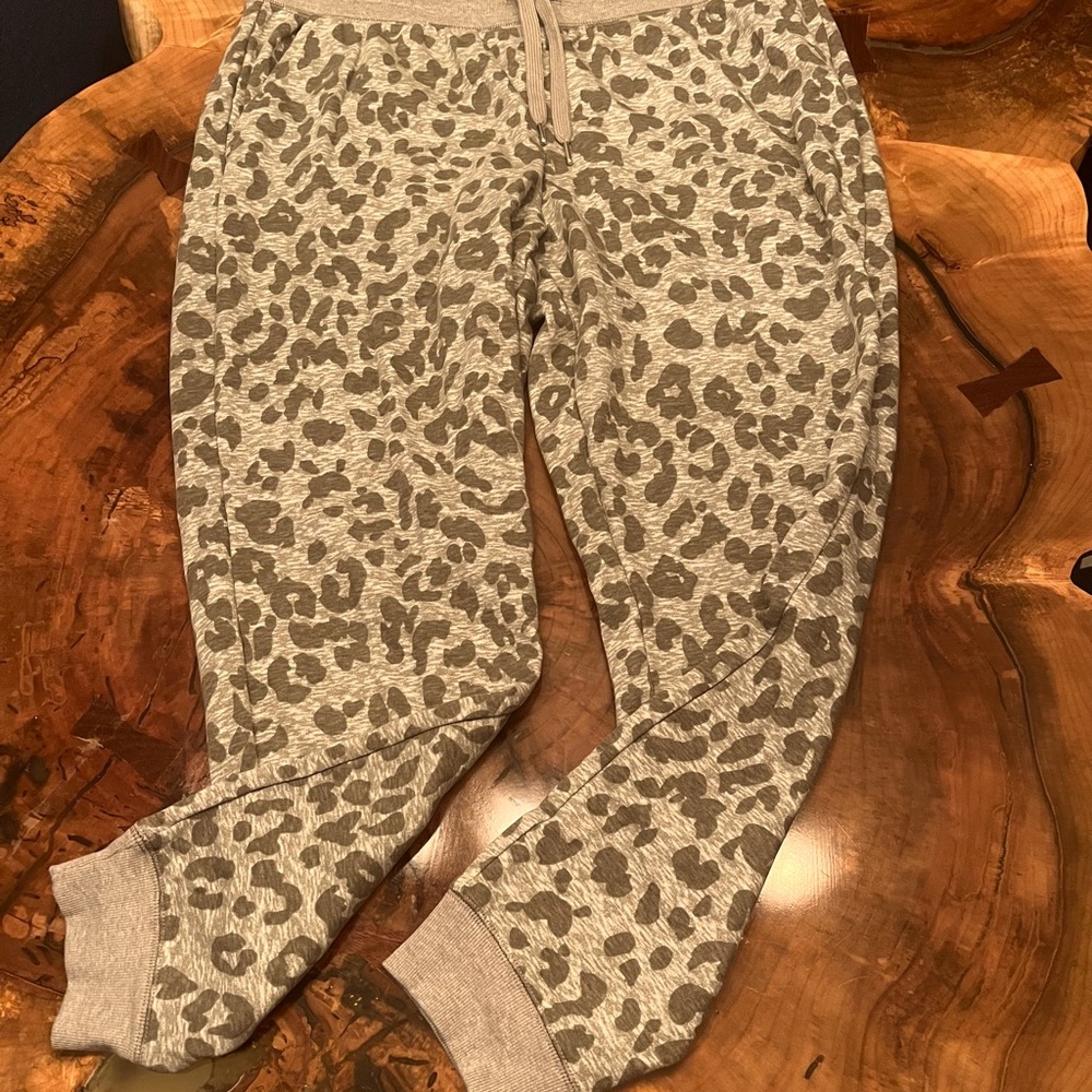 Old Navy Size L Snow Leopard Jogger
